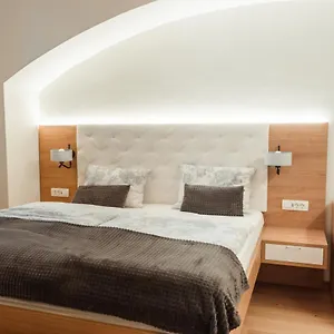 3* Hotel Operna Klet